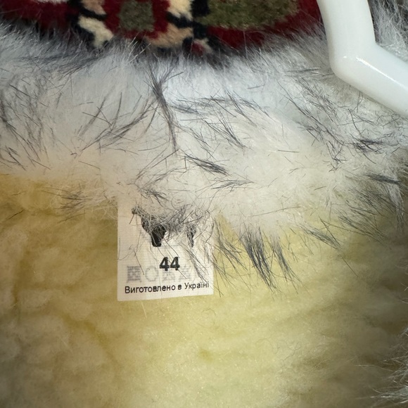 Faux fur vest, new no tags, made in Ukraine, measurements in photos - Picture 7 of 8